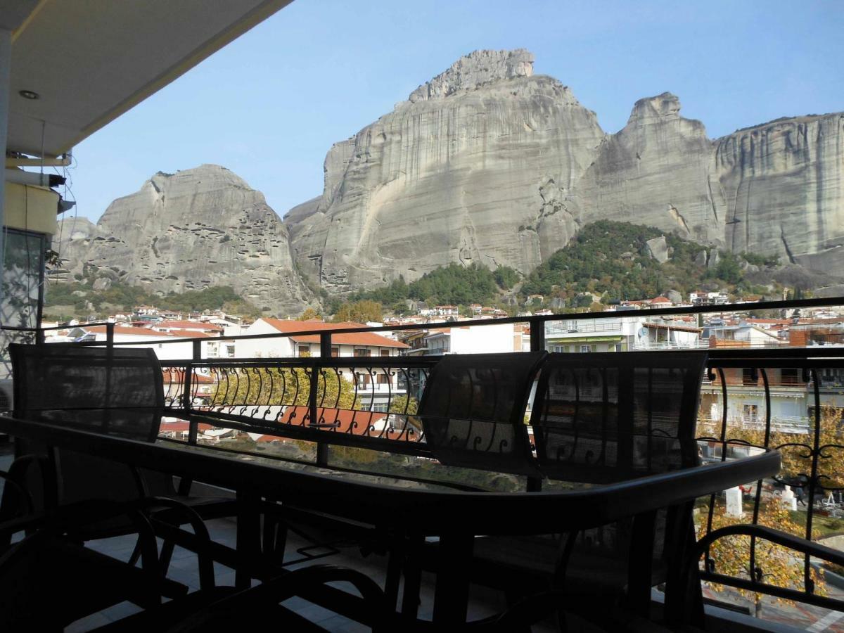 Meteora Panorama At The City Center Kalampáka Luaran gambar
