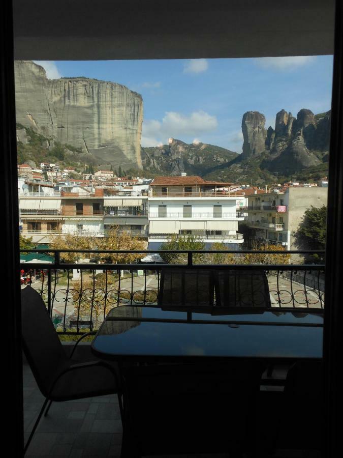 Meteora Panorama At The City Center Kalampáka Luaran gambar
