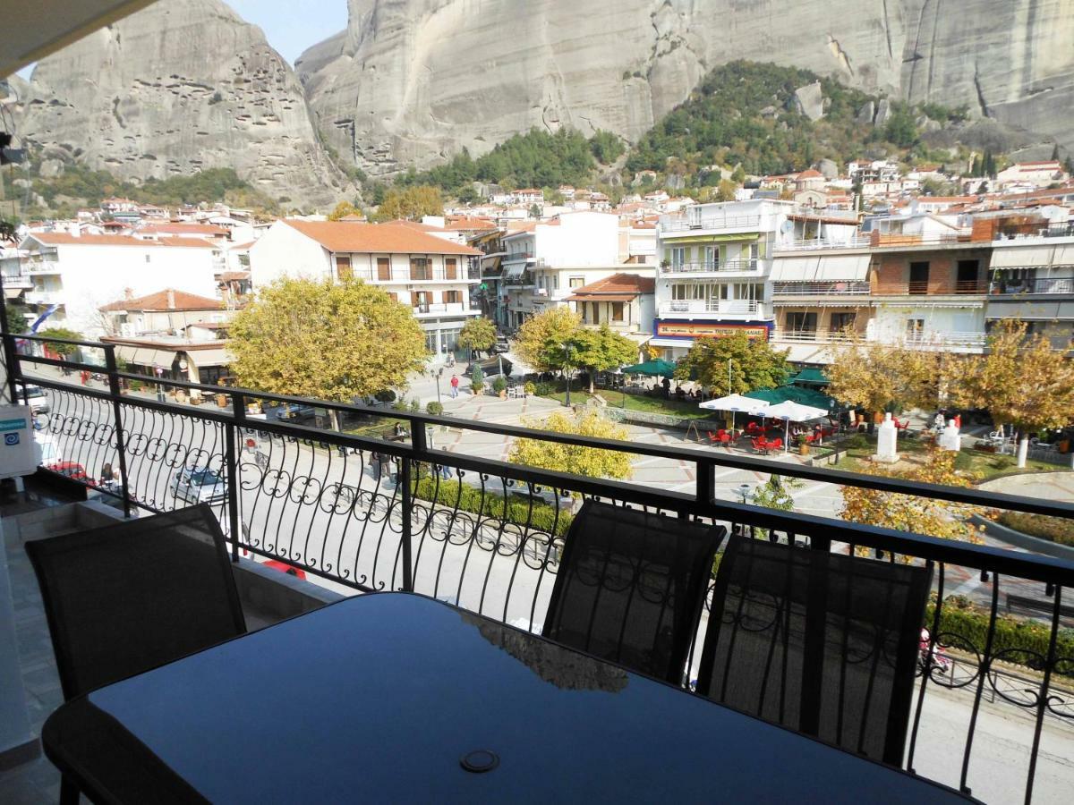 Meteora Panorama At The City Center Kalampáka Luaran gambar